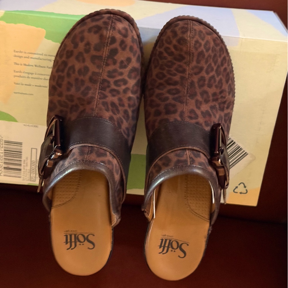 Sofft Women's Brown Leopard Mules